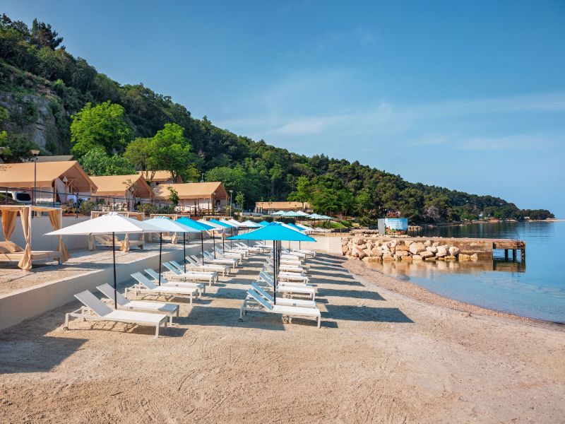 Horizontaal Aziatisch voetstappen 5 campings aan een zandstrand in Kroatië | Suncamp