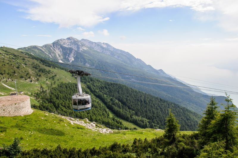 Die Seilbahn zum Monte Baldo hat Gondeln, die sich 360 Grad um die eigene Achse drehen.