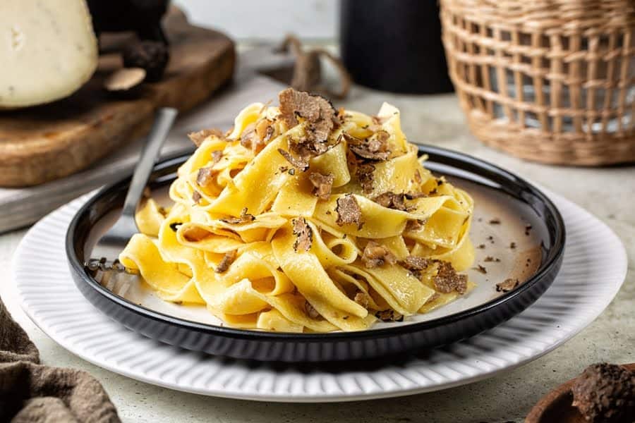 Toscaanse zwarte truffel op pasta