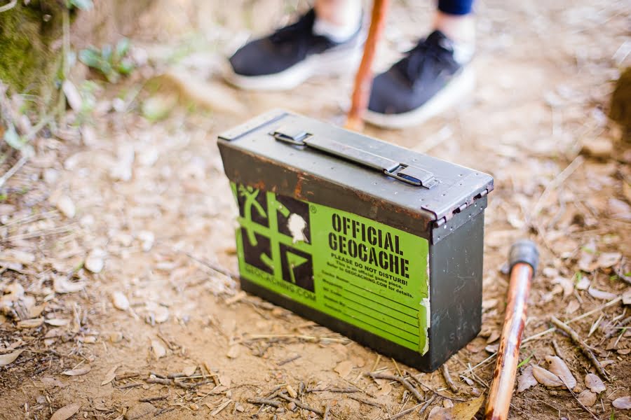 Een ontdekte geocache container