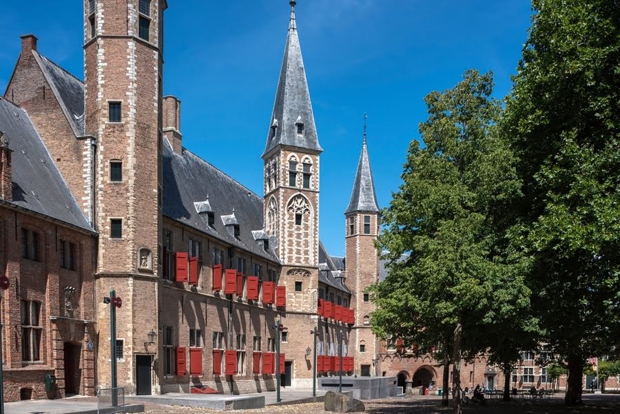 historische abdij in het centrum van Middelburg